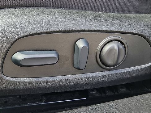 Used 2025 Chevrolet Malibu LT FWD image 18
