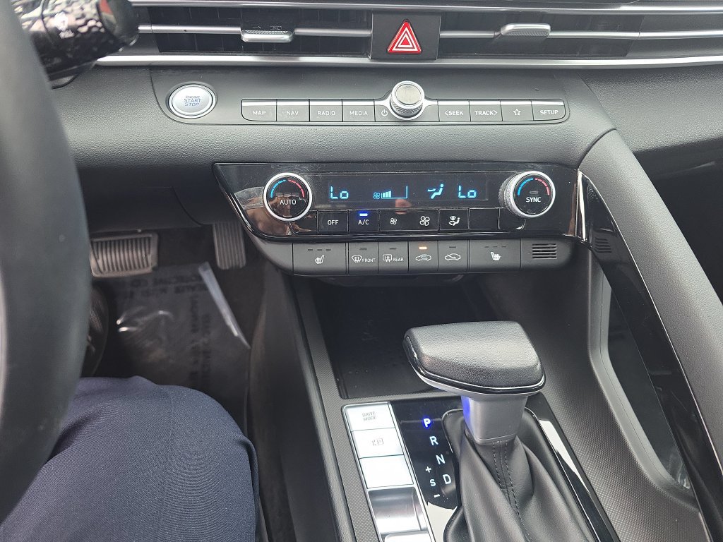 Used 2023 Hyundai Elantra SEL w/ Convenience Package FWD image 17