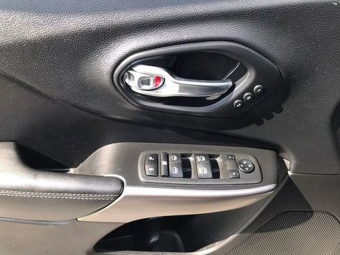 Used 2019 Jeep Cherokee Limited w/ Technology Group AWD/4WD image 13