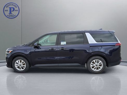 Used 2024 Kia Carnival LX FWD image 4