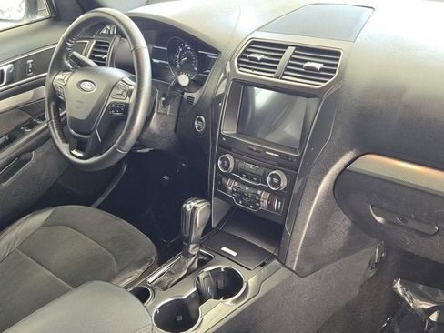 Used 2018 Ford Explorer XLT w/ Equipment Group 202A image 6