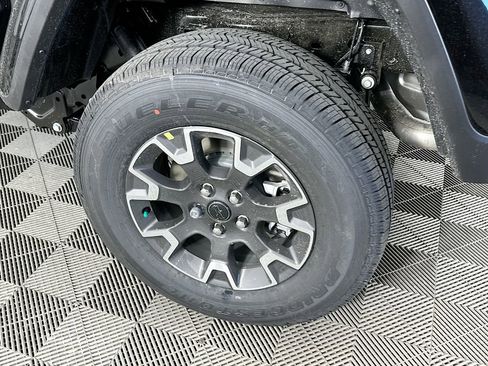 New 2026 Jeep Gladiator Sahara image 39