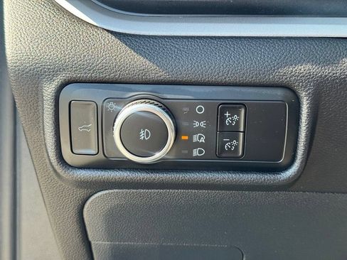 Used 2023 Ford Explorer XLT w/ Equipment Group 202A AWD/4WD image 21