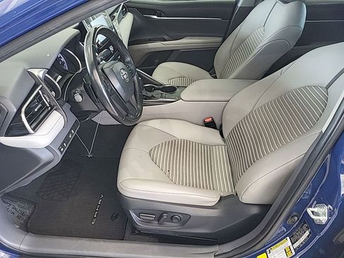 Used 2023 Toyota Camry SE FWD image 8