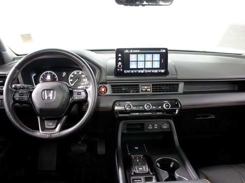 Used 2023 Honda Pilot TrailSport image 13