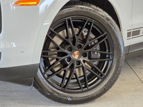 Certified 2026 Porsche Cayenne Coupe w/ Premium Package Plus AWD/4WD image 25