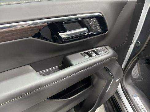 New 2026 Chevrolet Suburban Premier w/ Sun And Tow Package AWD/4WD image 24