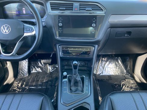 Used 2024 Volkswagen Tiguan SE image 11