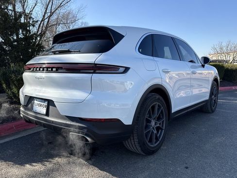 Used 2024 Porsche Cayenne image 3