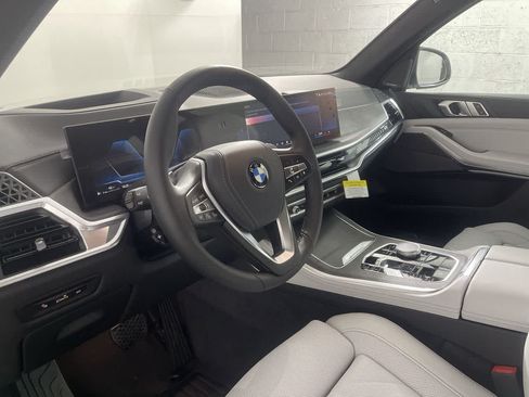 Used 2025 BMW X5 xDrive40i w/ Premium Package AWD/4WD image 14