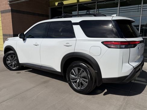 Used 2025 Nissan Pathfinder SV FWD image 5