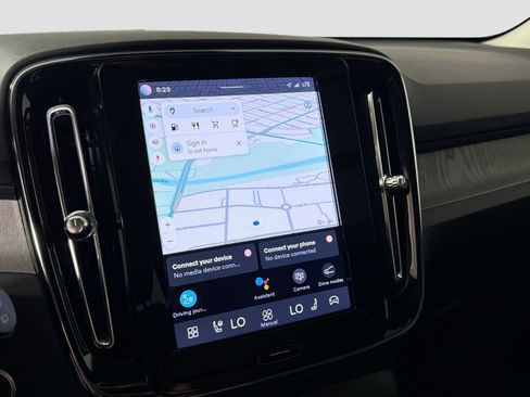 Certified 2025 Volvo XC40 B5 Core image 13