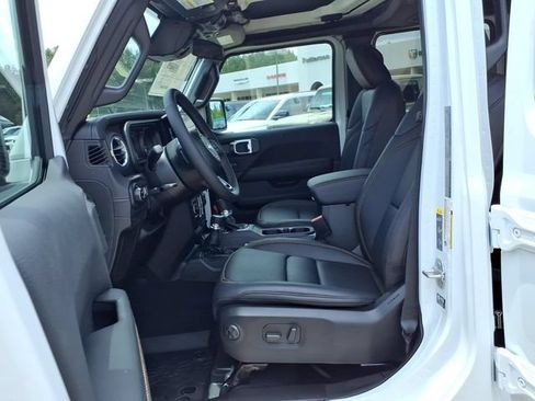 New 2026 Jeep Gladiator Sport AWD/4WD image 12