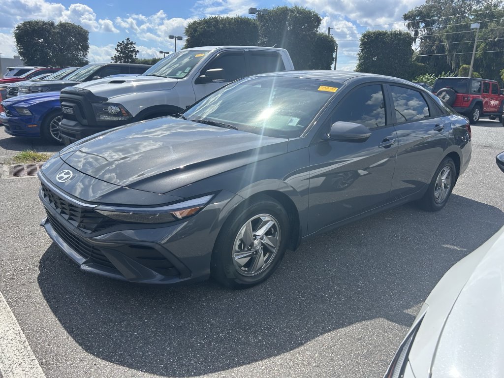 Used 2025 Hyundai Elantra SE FWD image 8