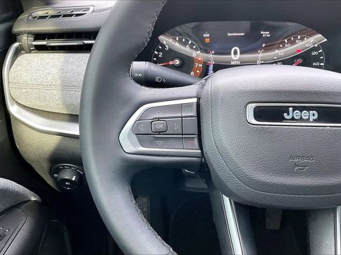 Used 2024 Jeep Compass Latitude w/ Sun and Sound Group image 30