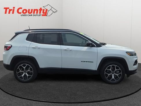 Used 2025 Jeep Compass Limited AWD/4WD image 9