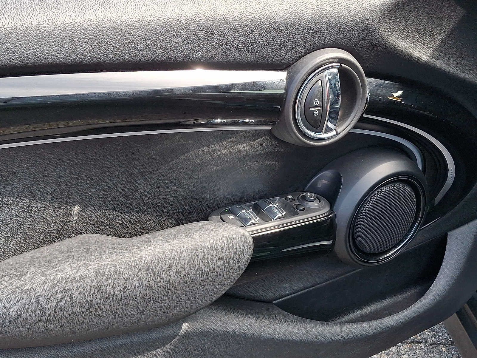 Used 2024 MINI Cooper 4-Door Hardtop FWD image 10
