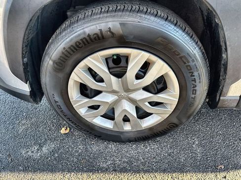 Used 2023 Toyota Corolla Cross L image 19