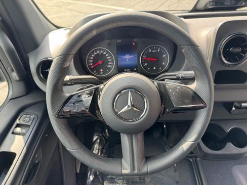 New 2025 Mercedes-Benz Sprinter 2500 image 10