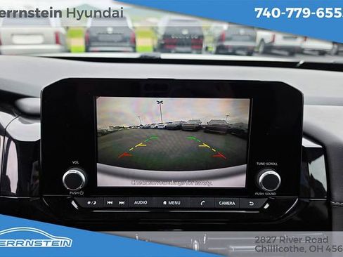 Used 2025 Nissan Pathfinder SV AWD/4WD image 18