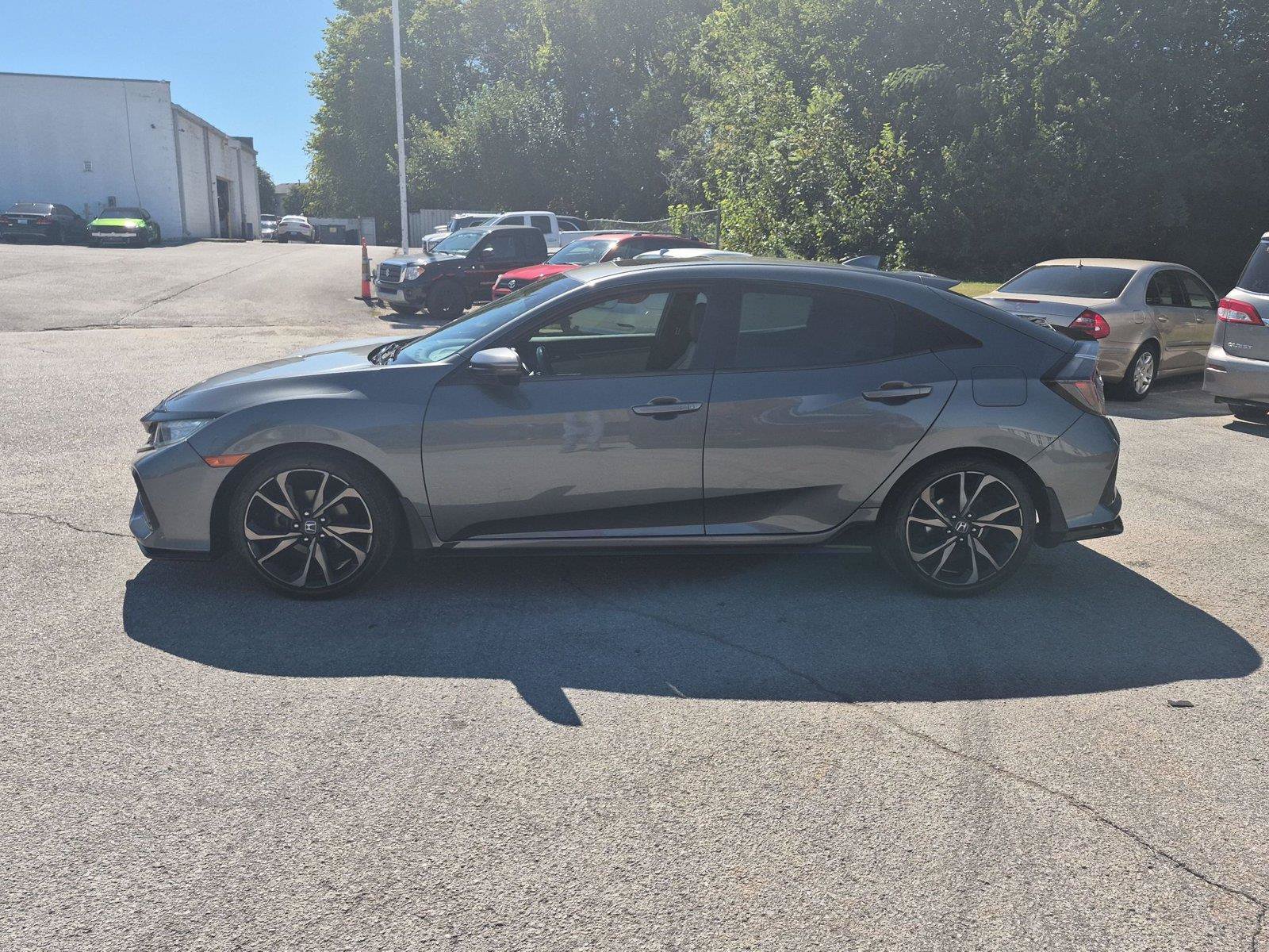 Used 2019 Honda Civic Sport Touring image 2
