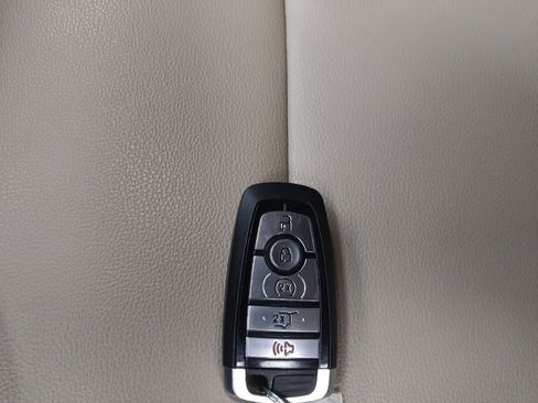 Used 2020 Ford Explorer XLT w/ Equipment Group 202A RWD image 32