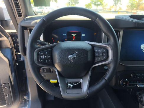 Certified 2025 Ford Bronco Outer Banks w/ Sasquatch Package AWD/4WD image 8
