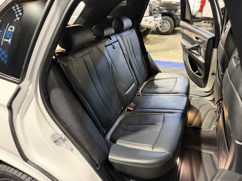 Used 2015 BMW X5 M image 25