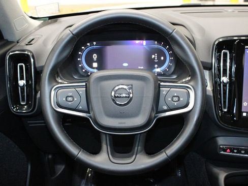 Used 2025 Volvo XC40 B5 Plus image 24