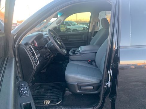 Used 2018 RAM 2500 Tradesman w/ Chrome Appearance Group image 9