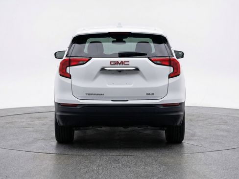 Used 2024 GMC Terrain SLE image 7