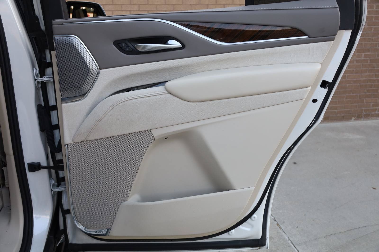 Used 2021 Cadillac Escalade Premium Luxury Platinum w/ LPO, Floor Liner Package AWD/4WD image 29