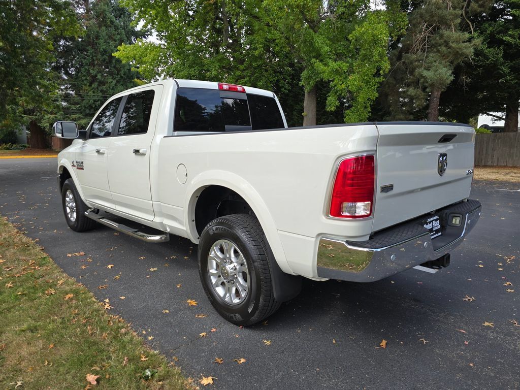 Used 2016 RAM 3500 Laramie w/ Convenience Group AWD/4WD image 4