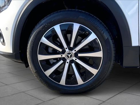 Used 2021 Mercedes-Benz GLB 250 w/ Premium Package image 11