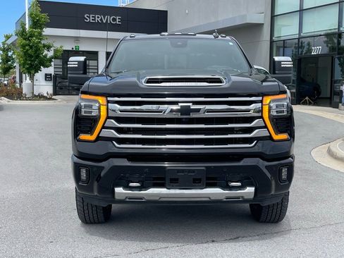 Used 2025 Chevrolet Silverado 2500 High Country w/ High Country Premium Package AWD/4WD image 2
