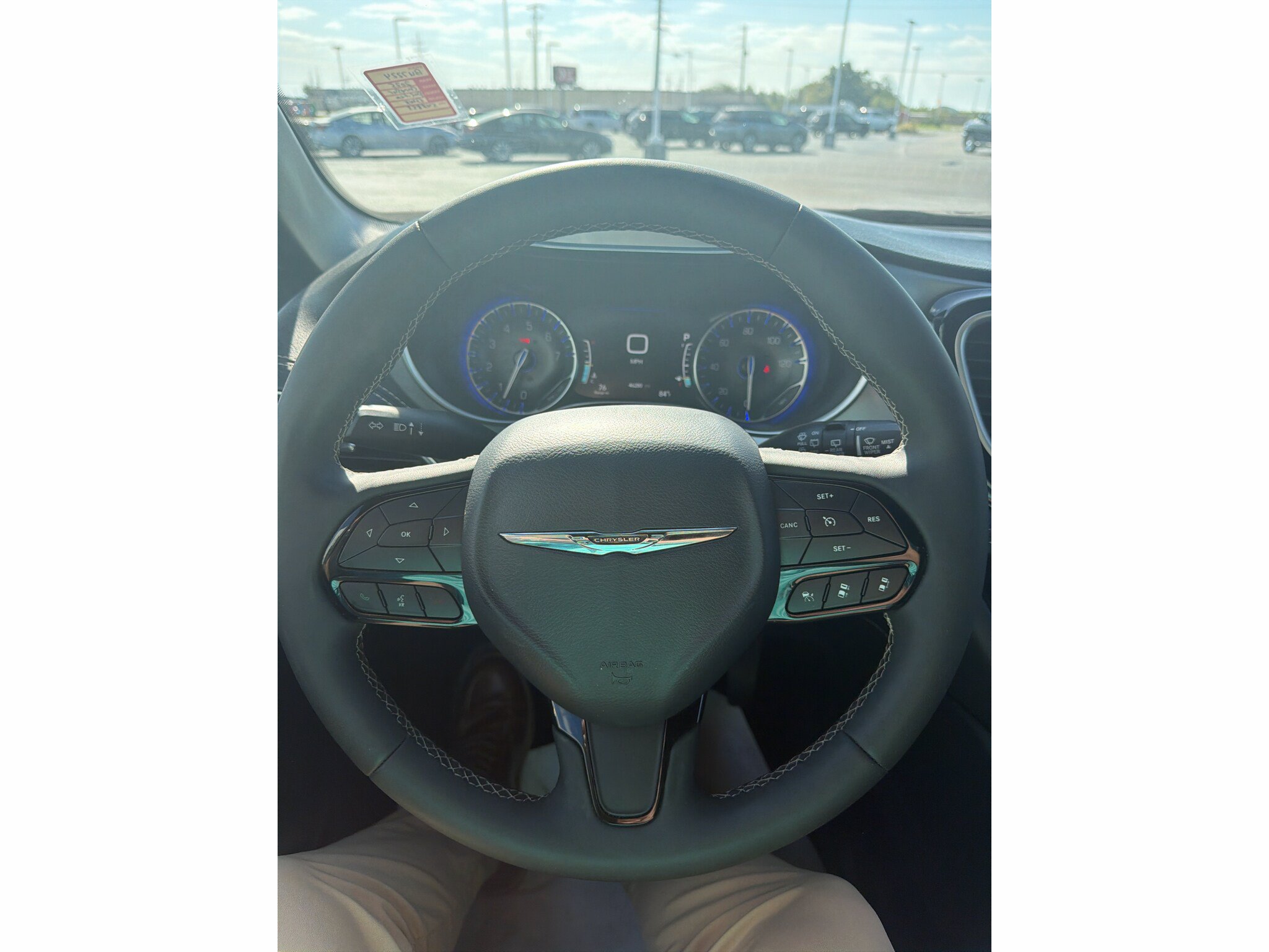 Used 2025 Chrysler Pacifica Limited FWD image 13