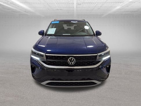 Certified 2023 Volkswagen Taos SE w/ Panoramic Sunroof Package FWD image 2