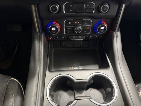 Used 2023 Chevrolet Suburban Premier image 18