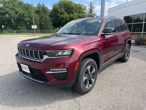 Used 2024 Jeep Grand Cherokee Limited 4xe w/ Trailer Tow Package AWD/4WD image 7