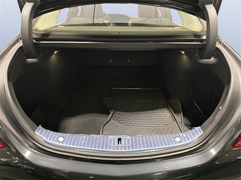 Used 2019 Mercedes-Benz S 560 4MATIC Sedan image 11