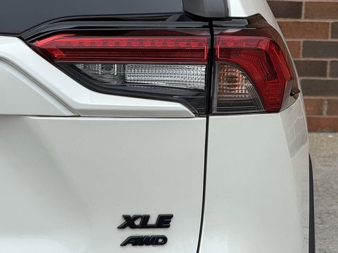 Used 2021 Toyota RAV4 XLE Premium image 25