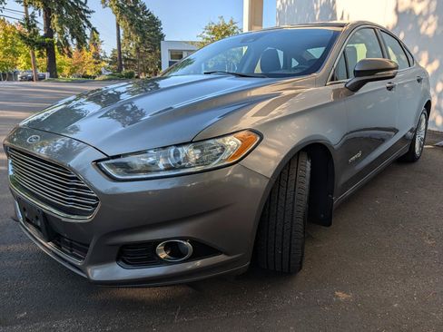 Used 2014 Ford Fusion SE w/ Equipment Group 502A FWD image 3