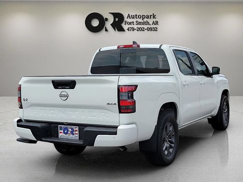 Used 2025 Nissan Frontier SV w/ Tow Package AWD/4WD image 5