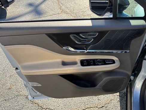 Certified 2022 Lincoln Corsair FWD image 11