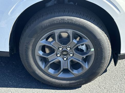 New 2025 Ford Maverick XLT image 12