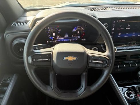 Used 2025 Chevrolet Colorado W/T w/ Advanced Trailering Package AWD/4WD image 14