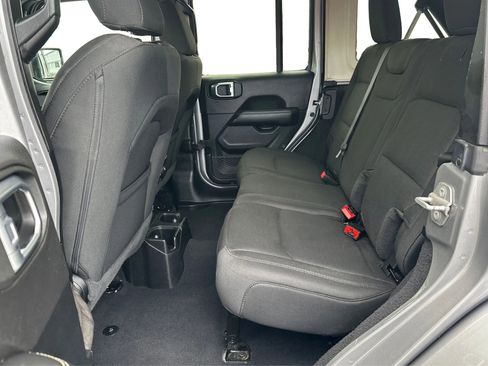 Used 2020 Jeep Wrangler Unlimited Sahara image 23