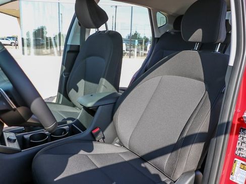 Used 2025 Hyundai Kona SEL image 11