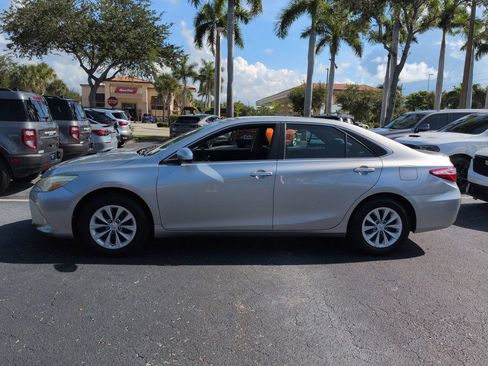 Used 2016 Toyota Camry LE FWD image 6