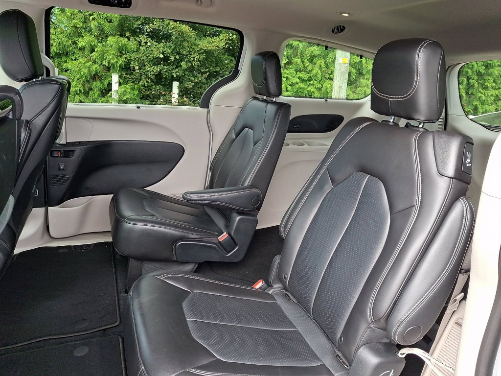 Certified 2023 Chrysler Pacifica Touring-L w/ Uconnect Theater Family Group AWD/4WD image 20